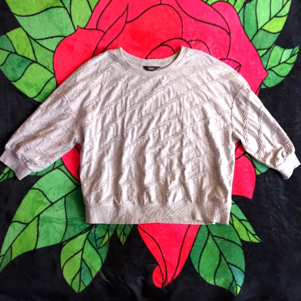 Women's Vera Wang textured 3/4 sleeves scoop neck sweater Unknown Size (M?)